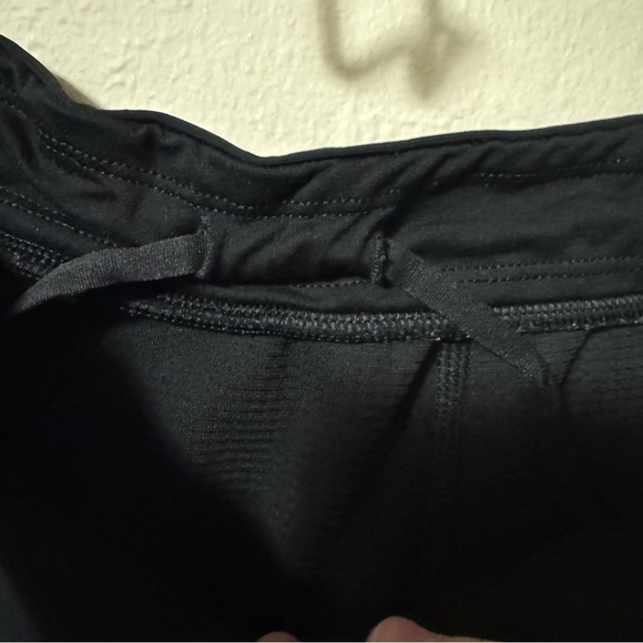 Lululemon black pant with reflective zipper ankle Size Medium - Picture 8 of 8